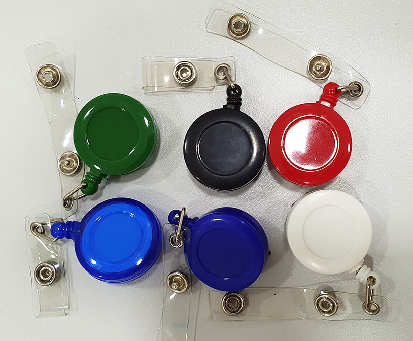 Kit 5 Porta Crachá Retrátil Io-io Roller Clip Empresa Hospital