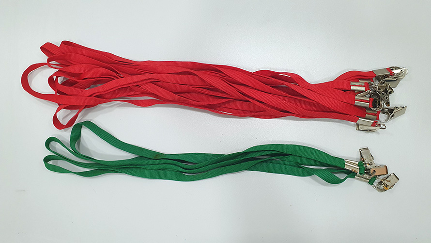 Kit Porta Crachá Rígido Conjugado + Cordão 20 unidades