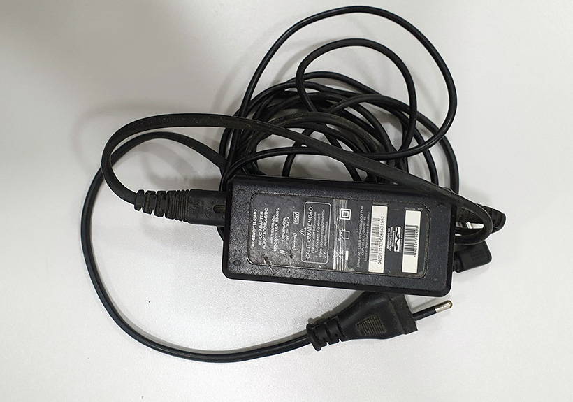 Notebook Positivo Intel Atom CPU D525 1.8 GHZ SSD 120 GB 4 GB de Memória Windows 10