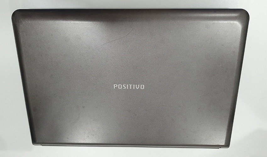 Notebook Positivo Intel Atom CPU D525 1.8 GHZ SSD 120 GB 4 GB de Memória Windows 10