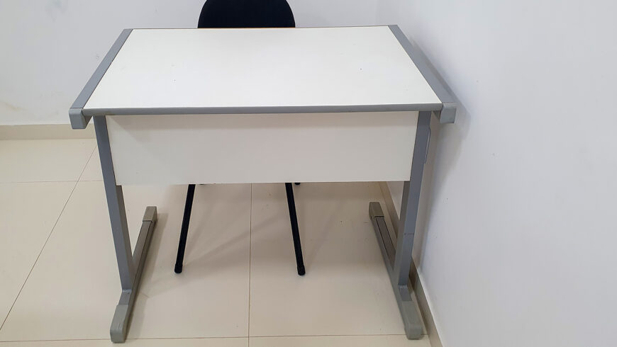 Conjunto de Mesa e Cadeira de Secretária