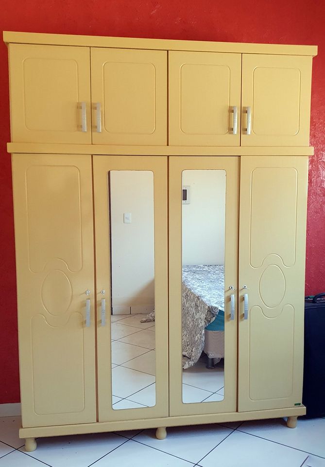 Guarda-roupa 04 portas com 03 gavetas com espelho