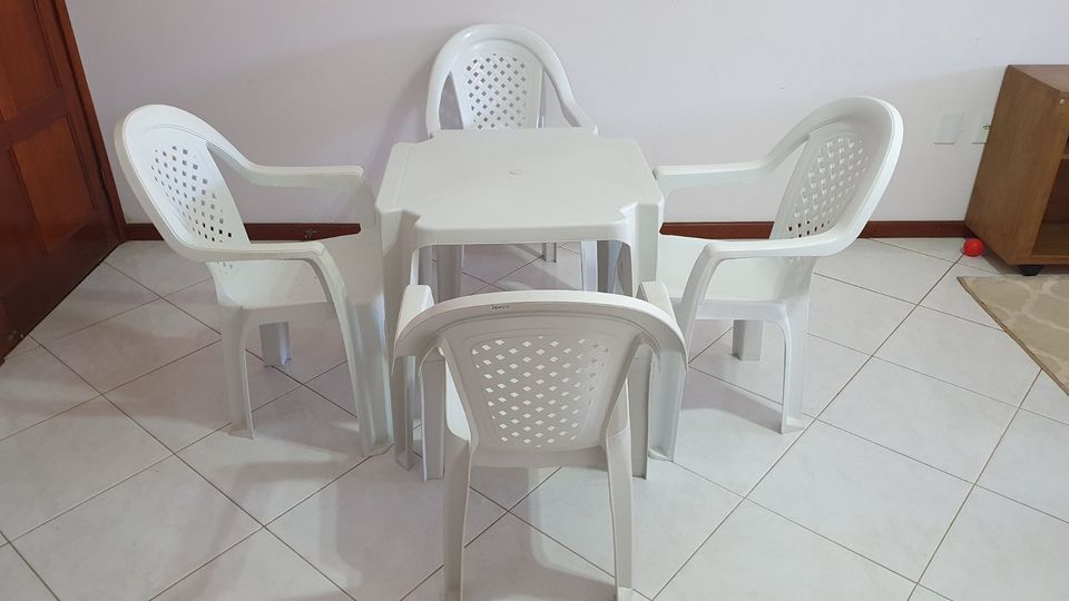 Kit 1 Mesa Tambaú + 4 Cadeiras Iguapé Br Tramontina