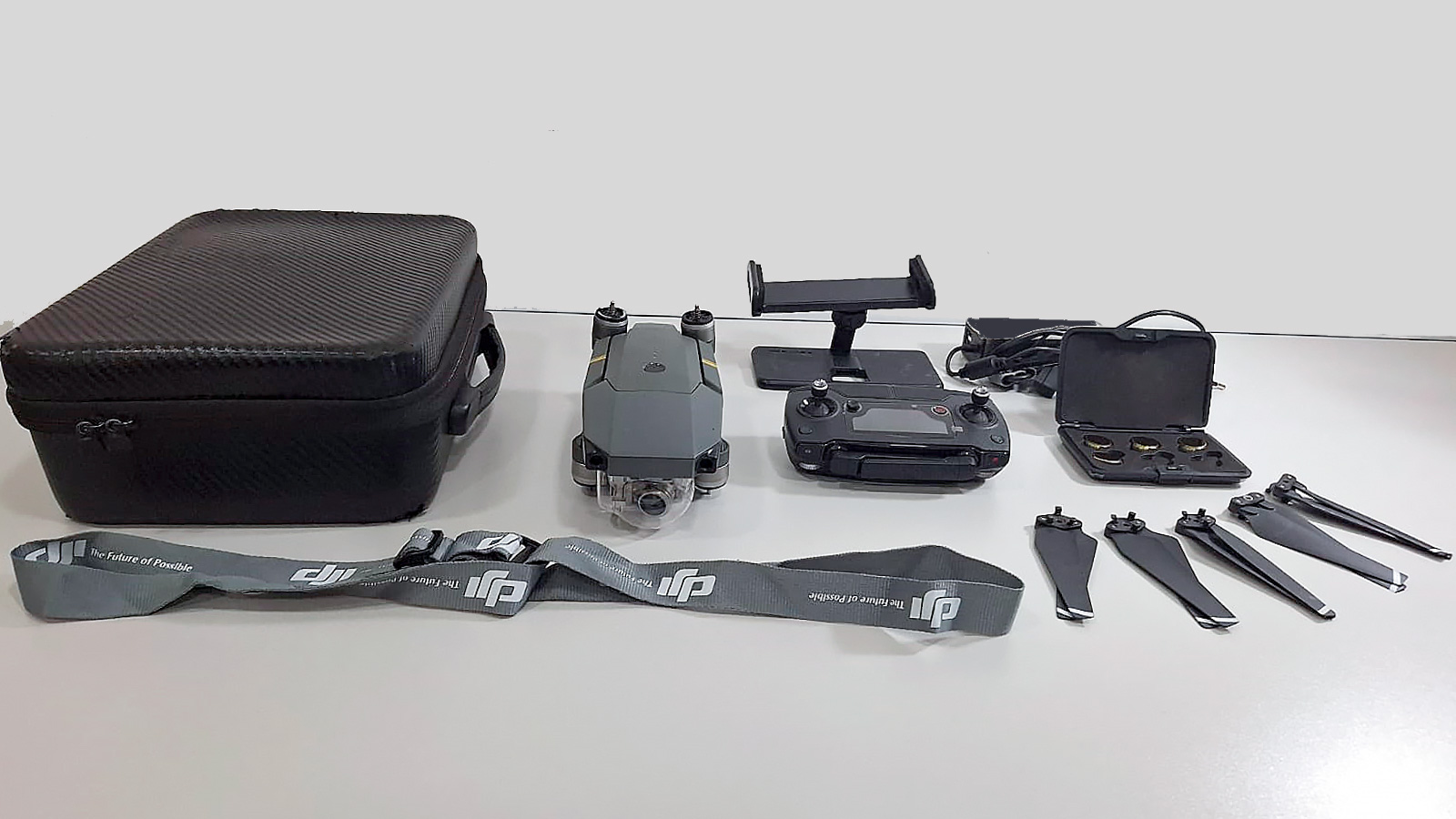 Drone Dji Mavic Pro Com Câmera 4k Gray 5ghz 1 Bateria E 1 controle + Acessórios