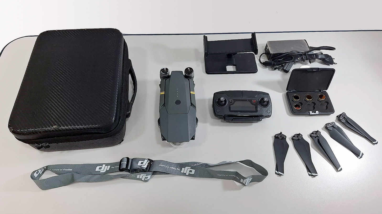 Drone Dji Mavic Pro Com Câmera 4k Gray 5ghz 1 Bateria E 1 controle + Acessórios